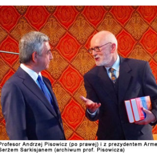 Profesor Andrzej Pisowicz (po prawej) i z prezydentem Armenii Serżem Sarkisjanem (archiwum prof. Pisowicza)